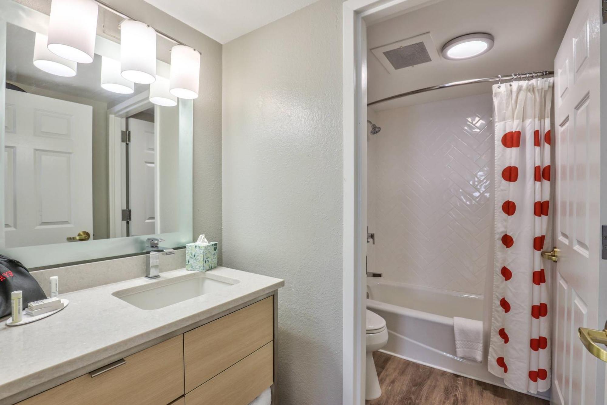 Alluxsuites At 1876, Ascend Hotel Collection Tallahassee Extérieur photo