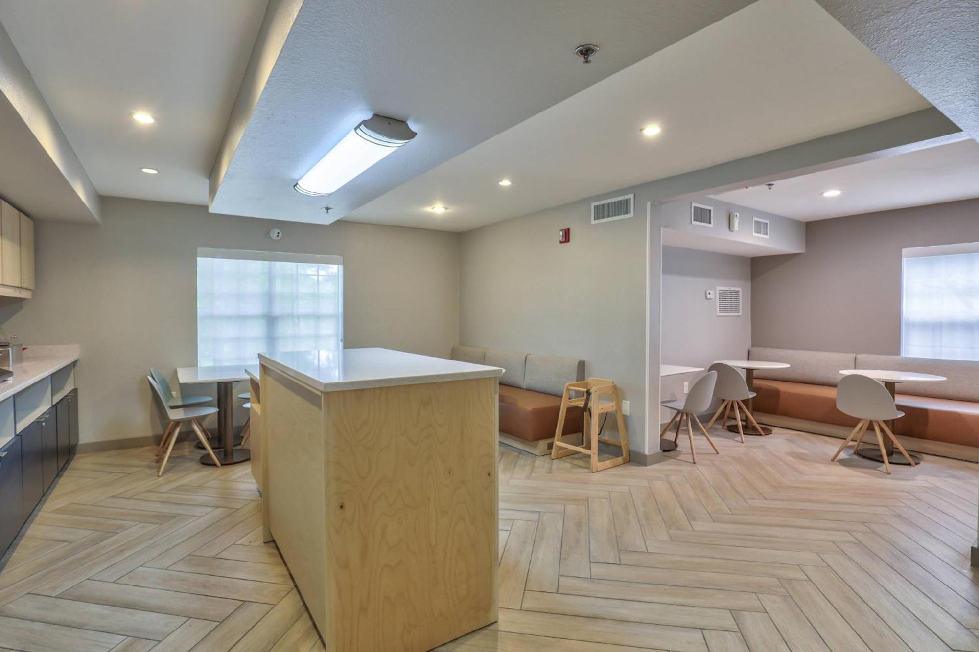 Alluxsuites At 1876, Ascend Hotel Collection Tallahassee Extérieur photo