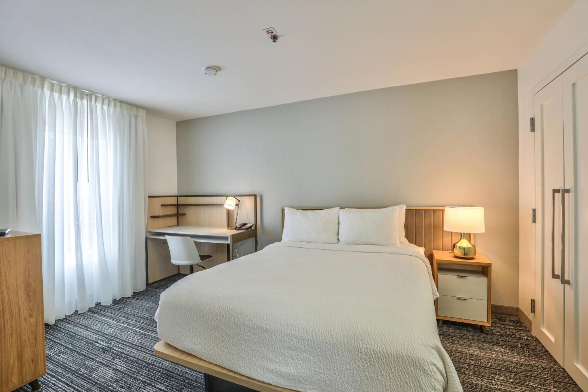Alluxsuites At 1876, Ascend Hotel Collection Tallahassee Extérieur photo