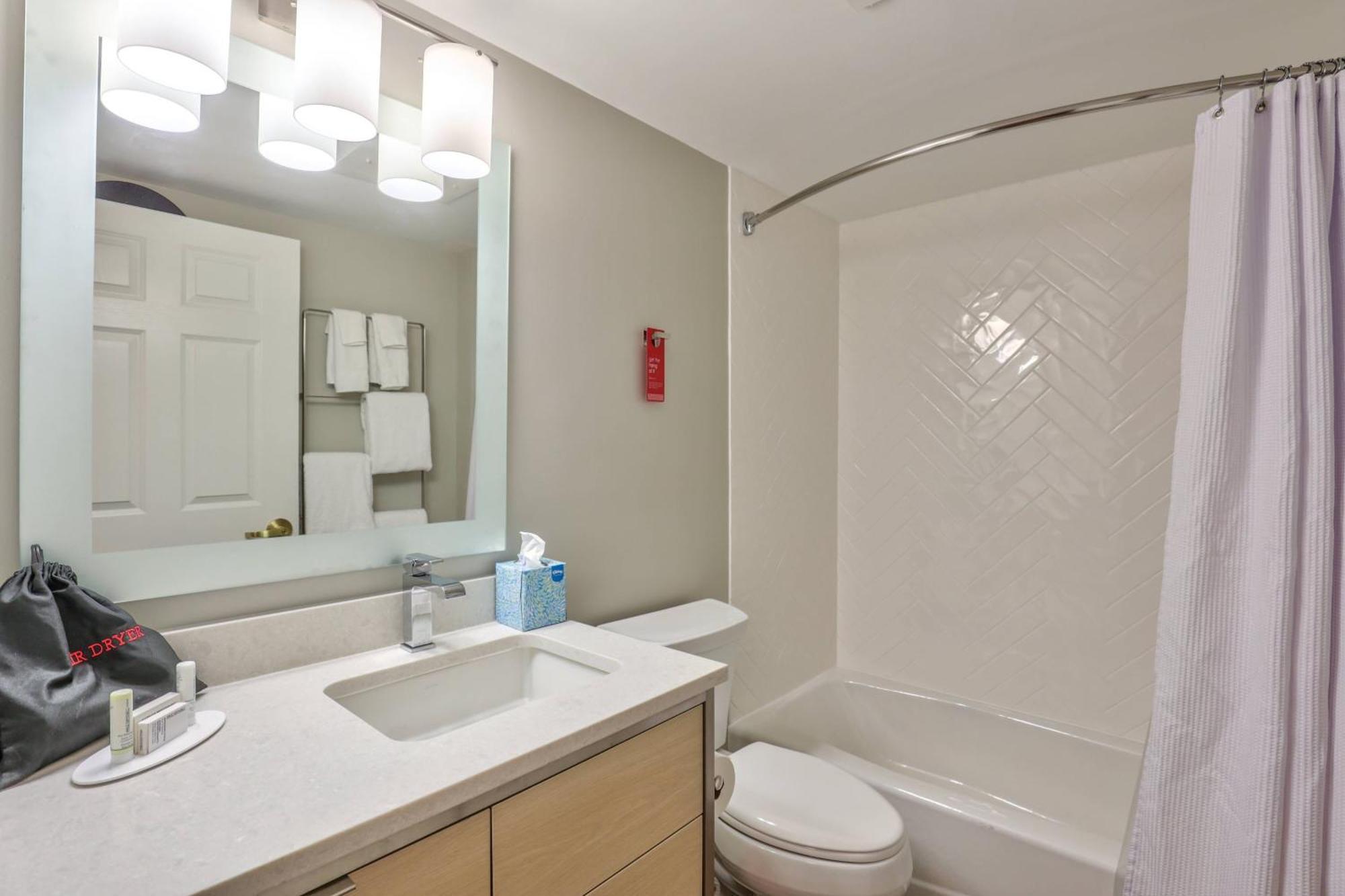 Alluxsuites At 1876, Ascend Hotel Collection Tallahassee Extérieur photo