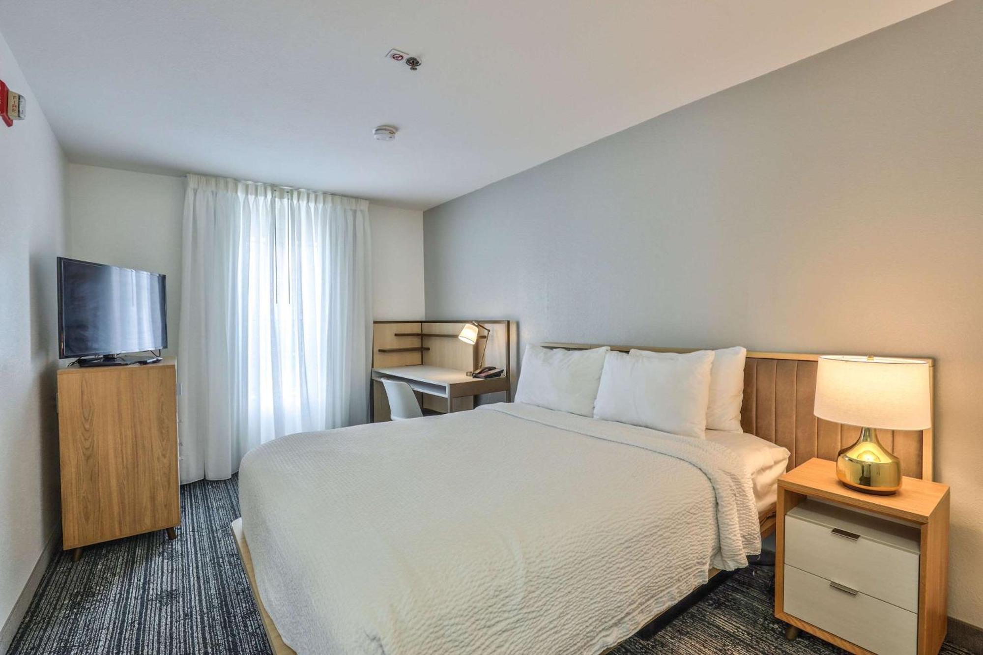 Alluxsuites At 1876, Ascend Hotel Collection Tallahassee Extérieur photo