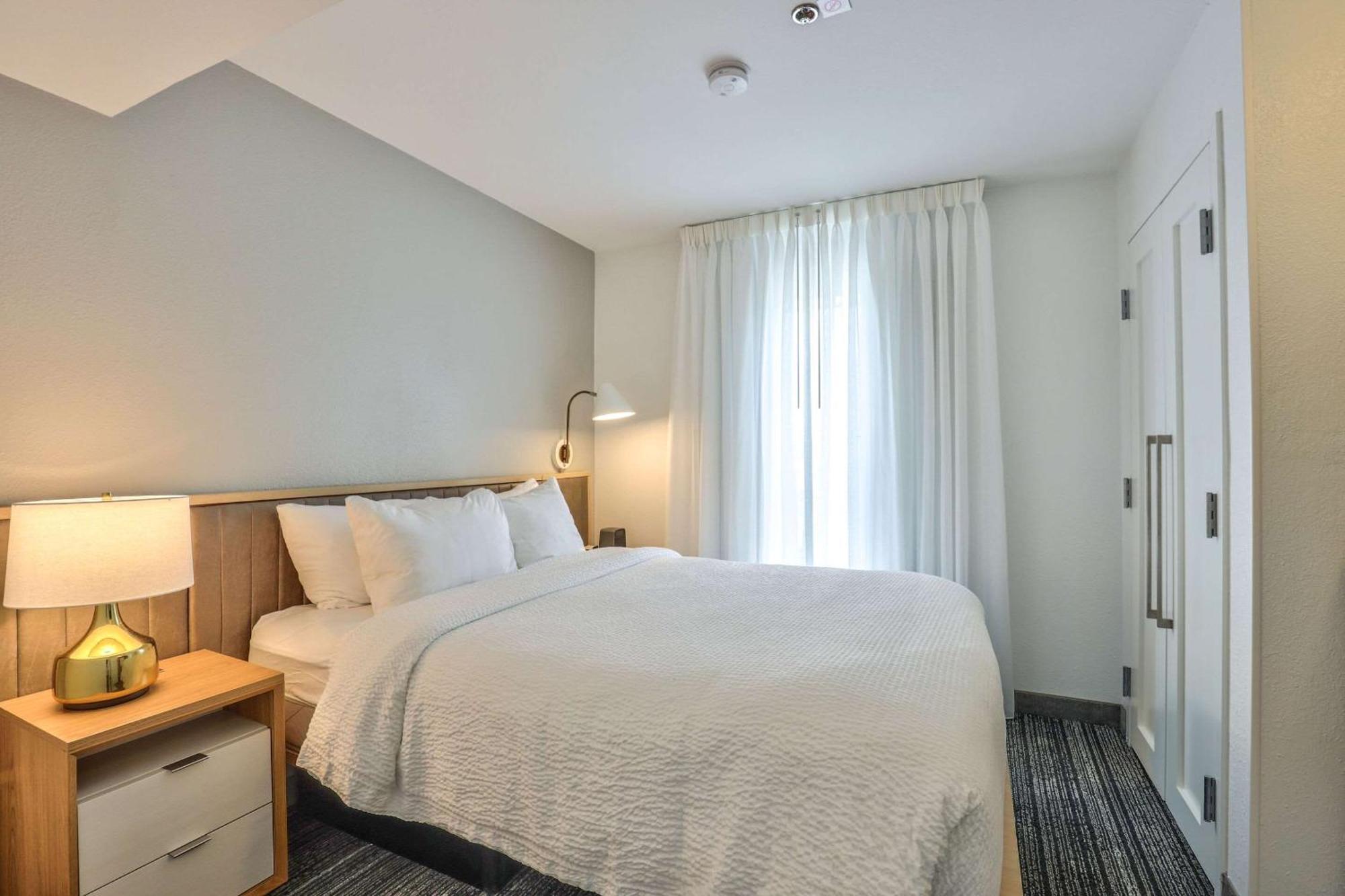 Alluxsuites At 1876, Ascend Hotel Collection Tallahassee Extérieur photo