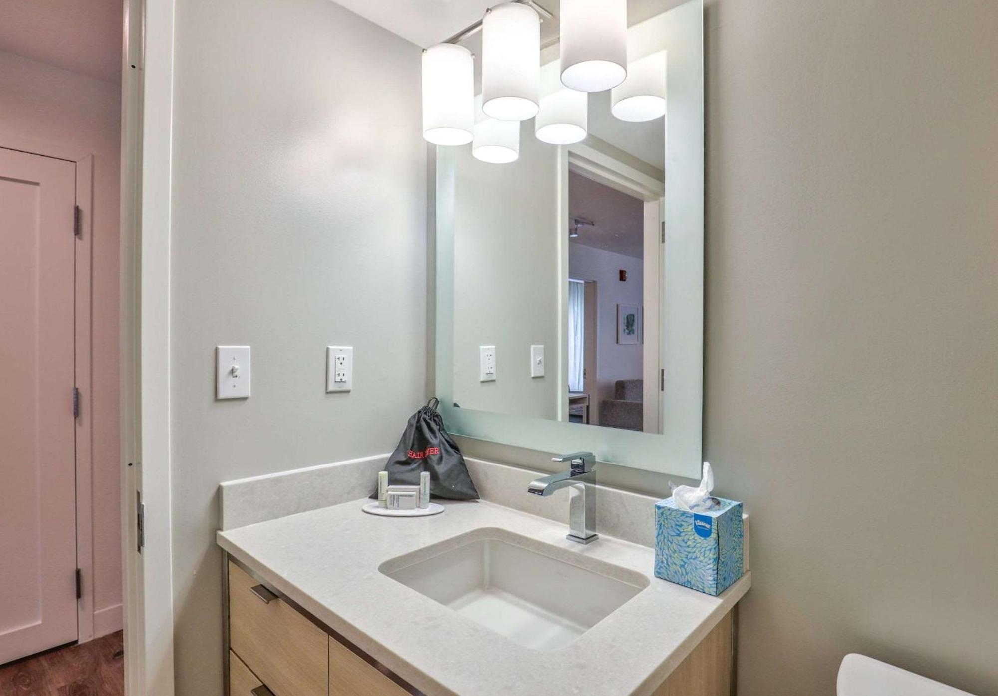 Alluxsuites At 1876, Ascend Hotel Collection Tallahassee Extérieur photo